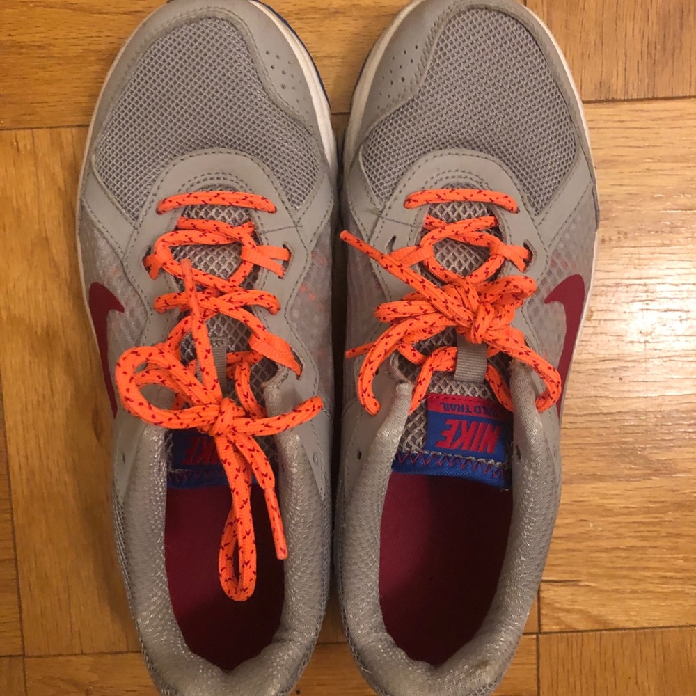 NIKE WOMENS Size 8.5 Trainers